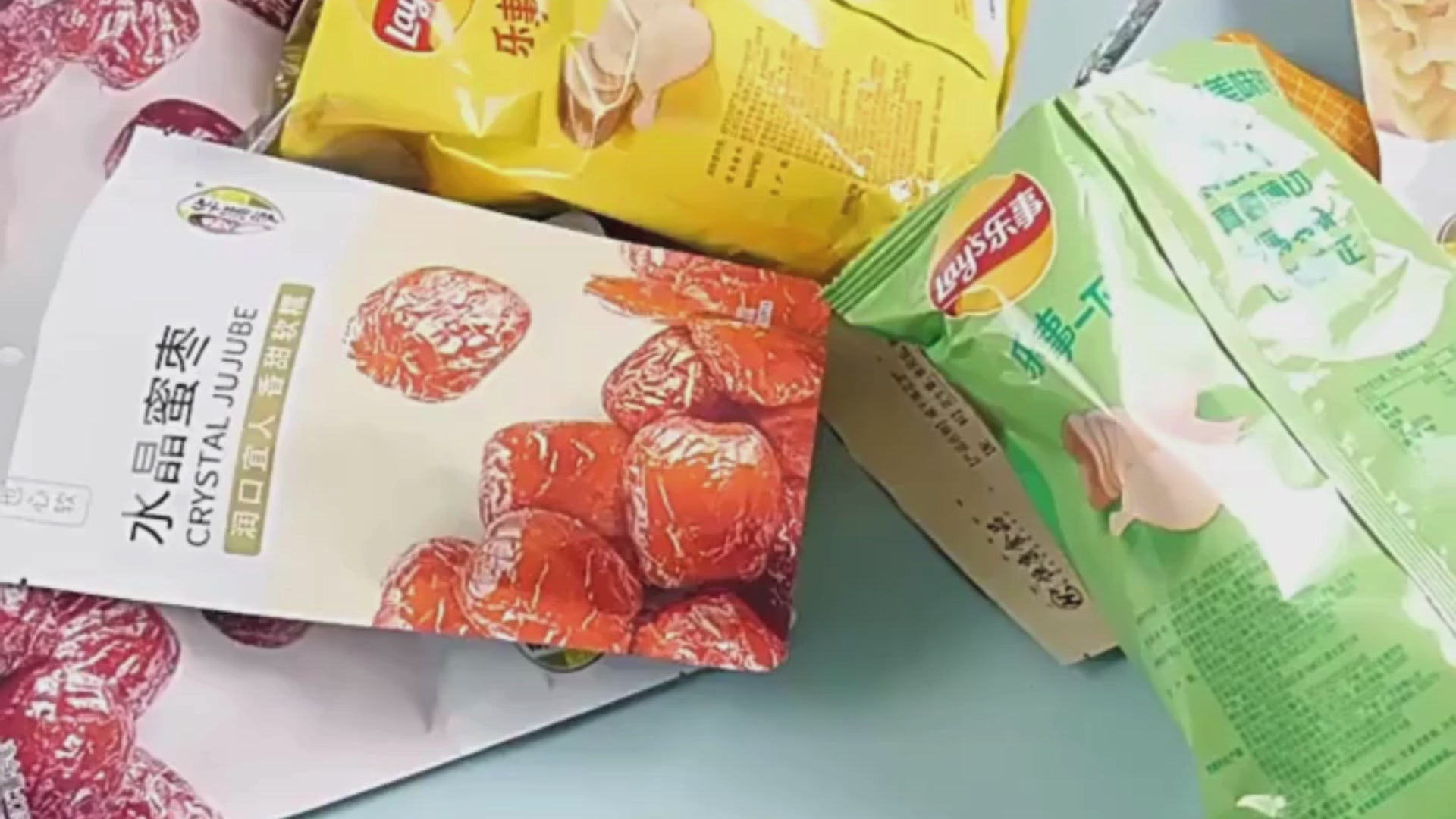 USB rechargeable mini bag sealer demonstrating food freshness preservation for plastic snack bags
